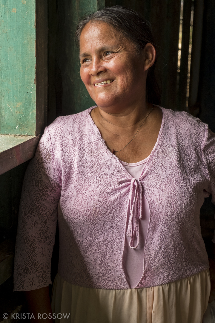 13-Krista-Rossow-Peru-Amazon-smiling-woman