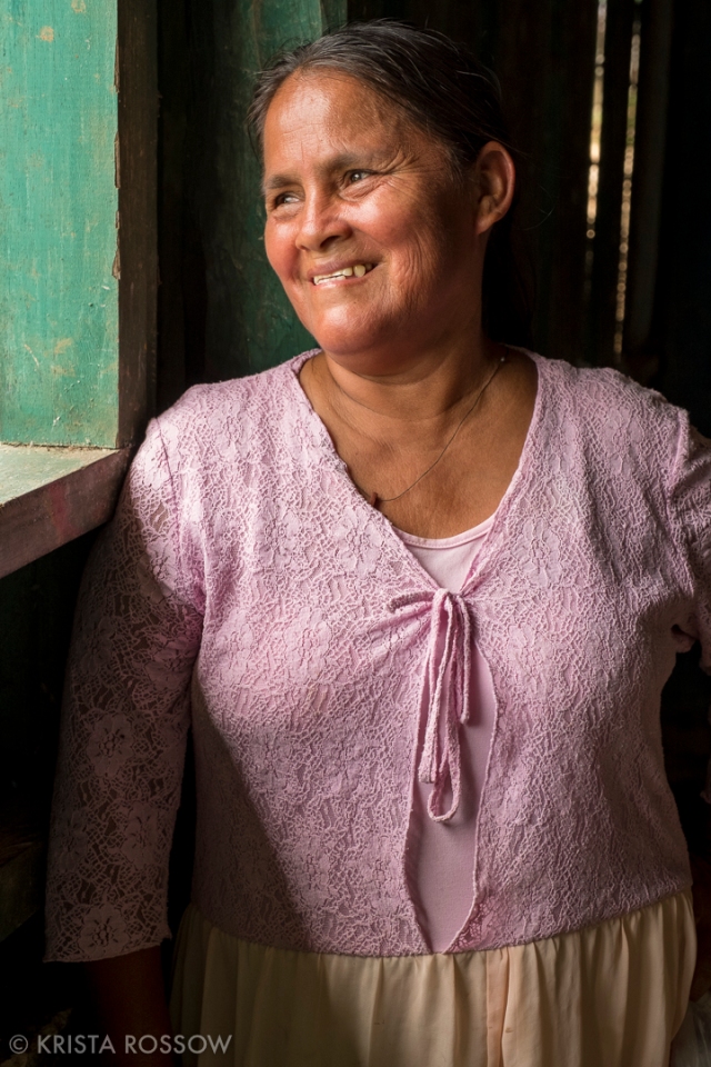 13-Krista-Rossow-Peru-Amazon-smiling-woman