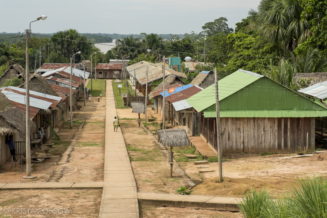 14-Krista-Rossow-Peru-Amazon-san-francisco-village