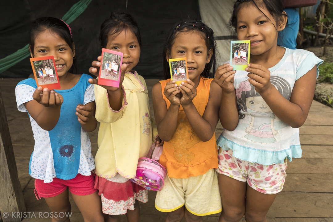 20-Krista-Rossow-Peru-Amazon-instax-girls