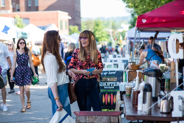 05-Krista-Rossow-Asheville-Downtown-city-market-women