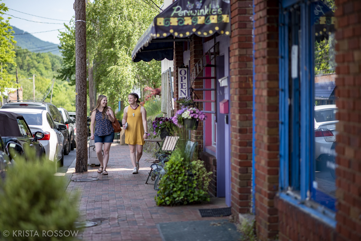 17-Krista-Rossow-Black-Mountain-shopping